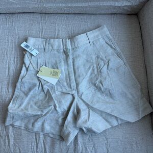Aritzia linen shorts in size 6 (brand new with tags)